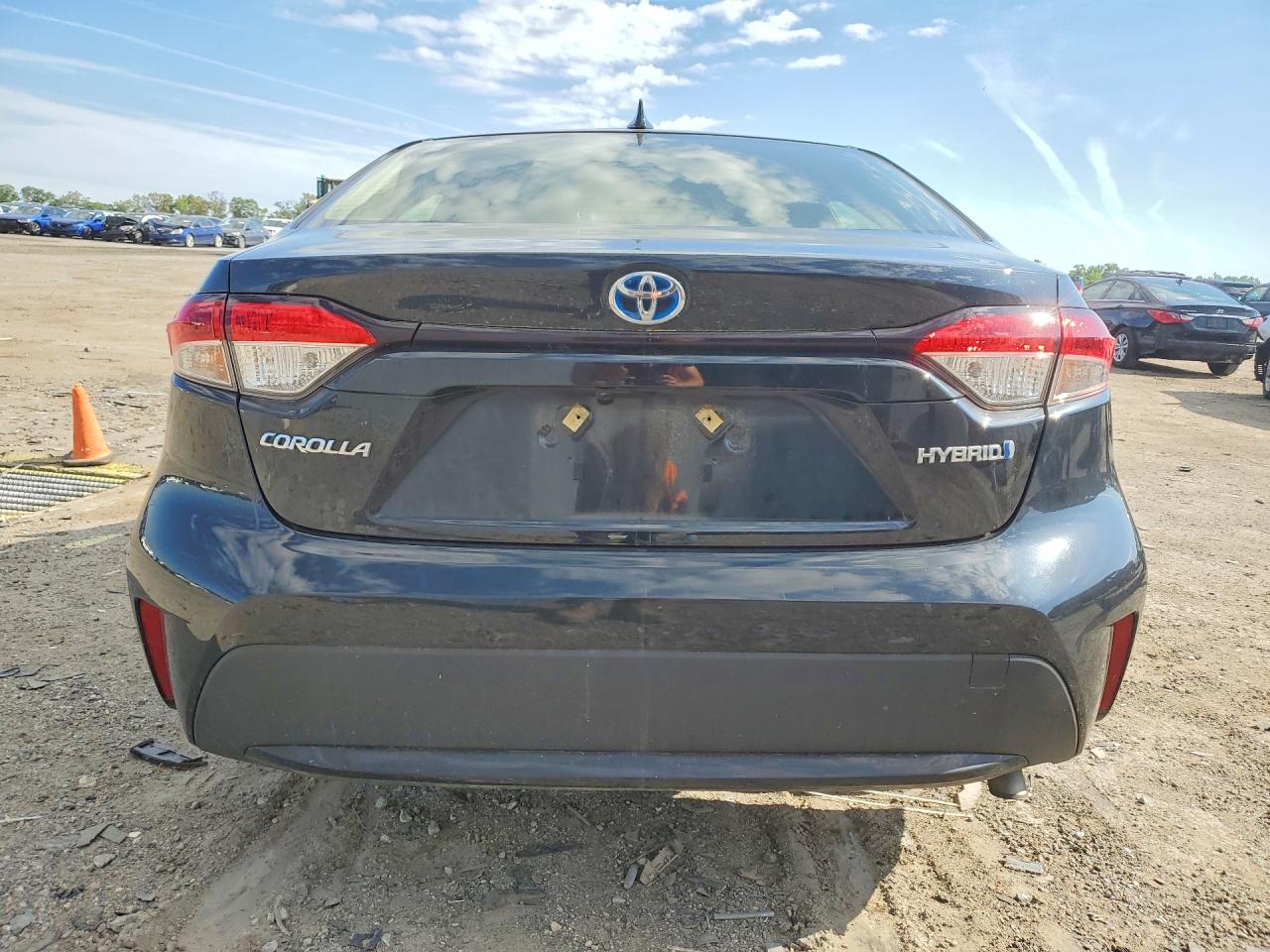 2022 Toyota Corolla VIN JTDEAMDE9NJ058187 photo 6