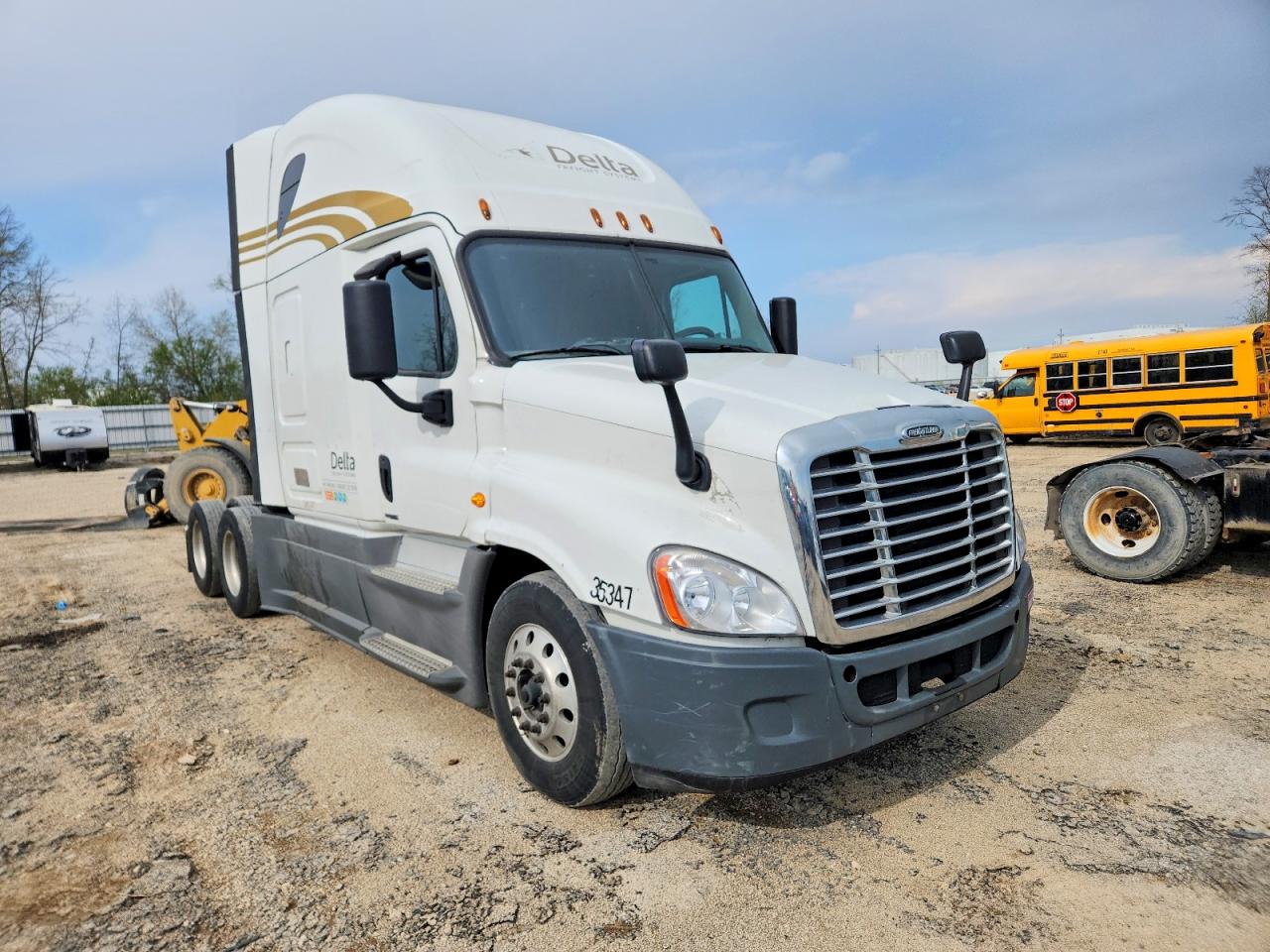 2018 FREIGHTLINER All other VIN 3AKJGLDR4JSJK5347 photo 1