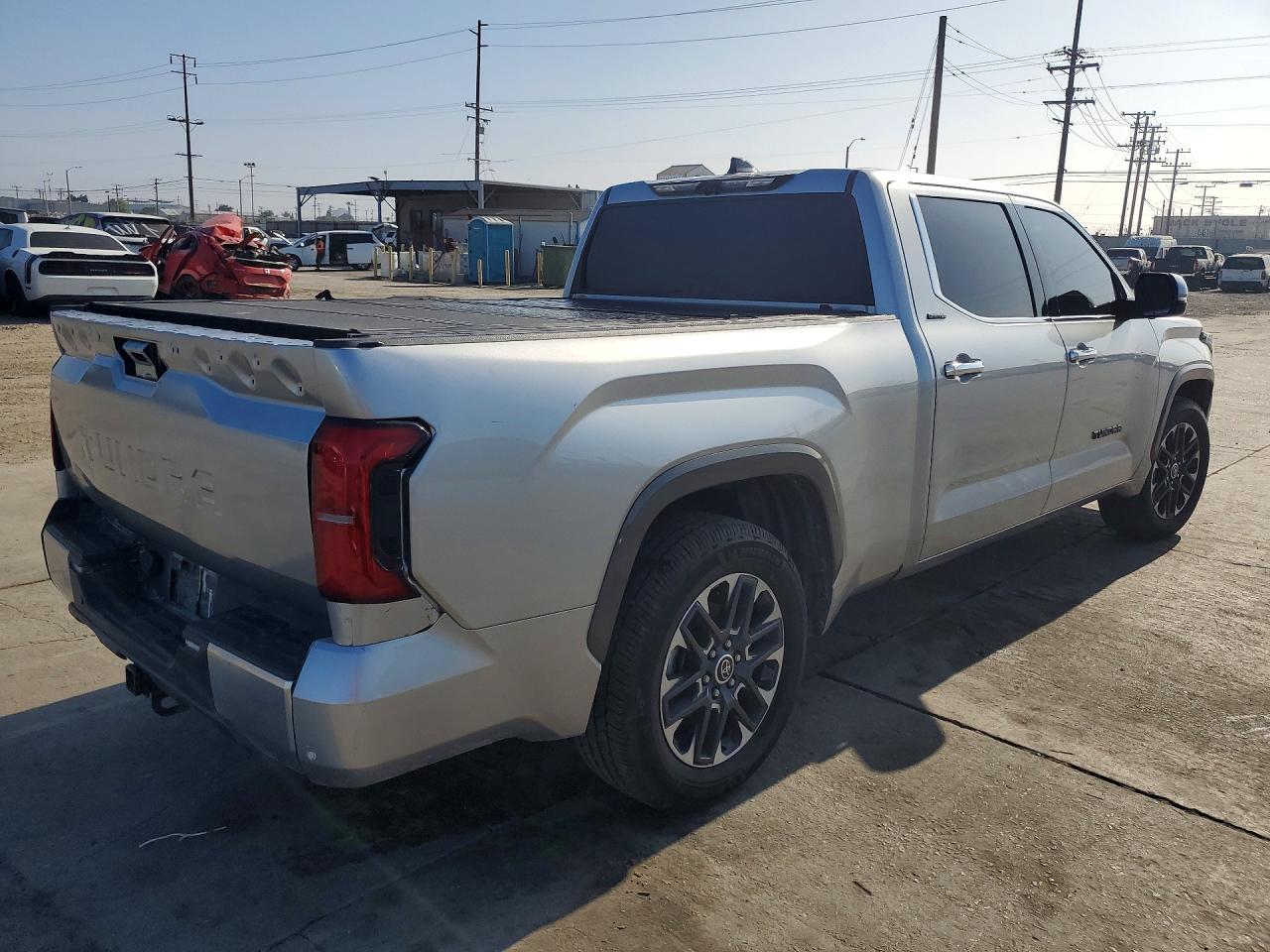 2022 Toyota Tundra VIN 5TFJC5BC3NX001030 photo 3