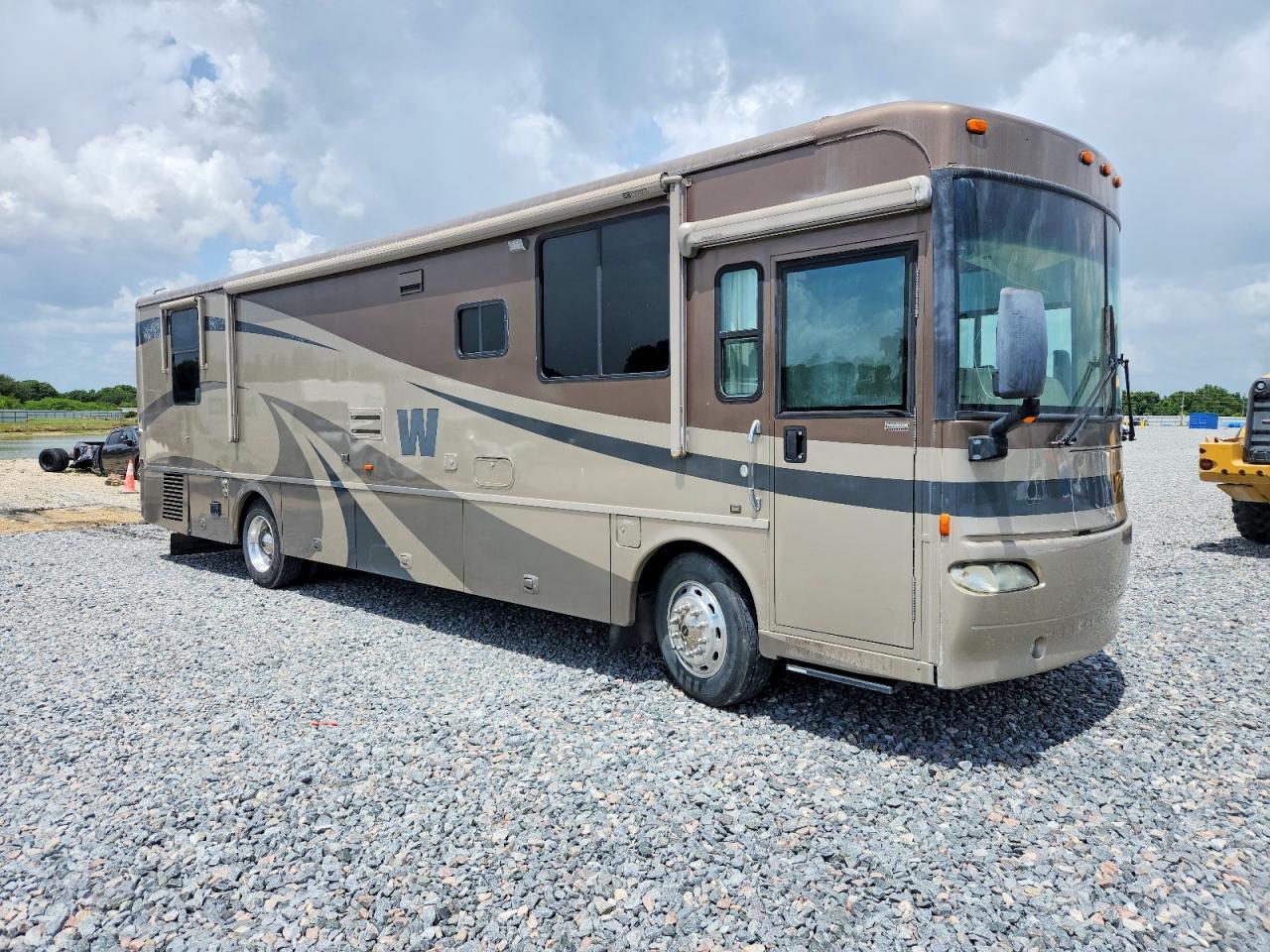 2005 WINNEBAGO All models VIN 4UZAAHDC15CN76315 photo 1