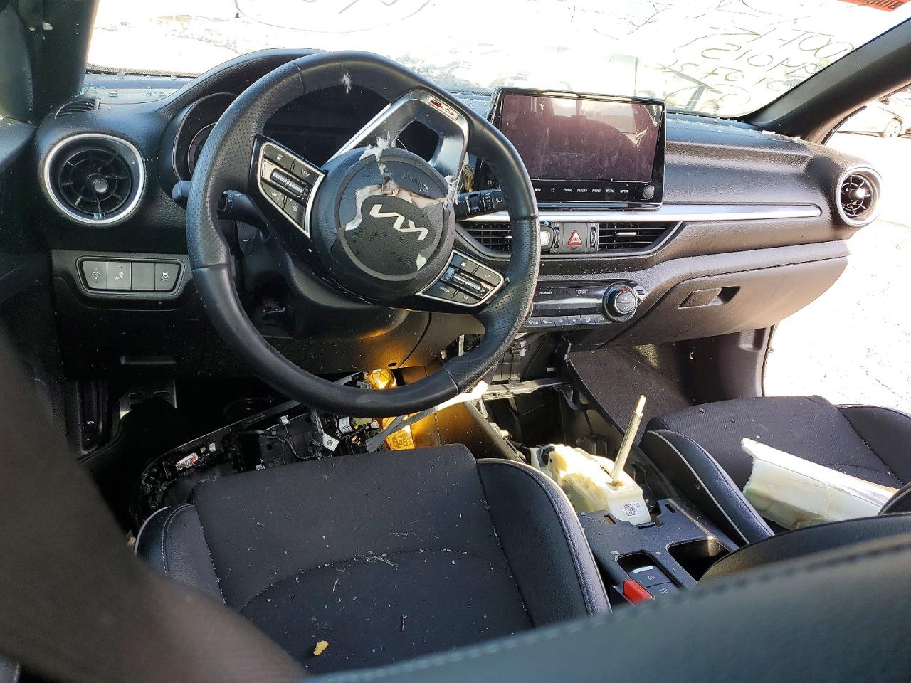 2023 Kia Forte VIN 3KPF54AD7PE554996 photo 8