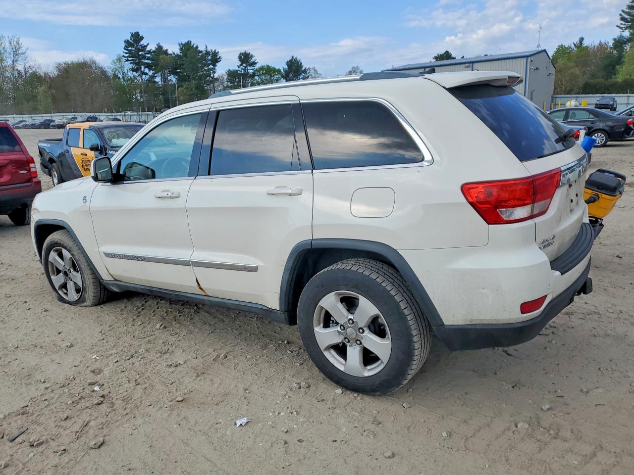 2011 Jeep Cherokee VIN 1J4RR4GG2BC544146 photo 2
