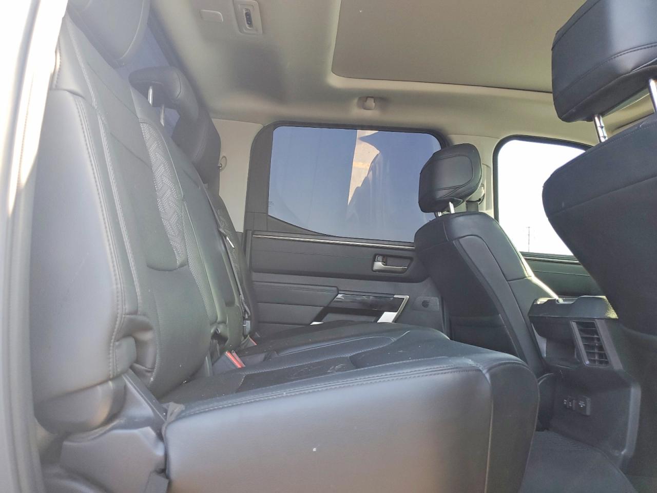 2022 Toyota Tundra VIN 5TFJC5BC3NX001030 photo 10