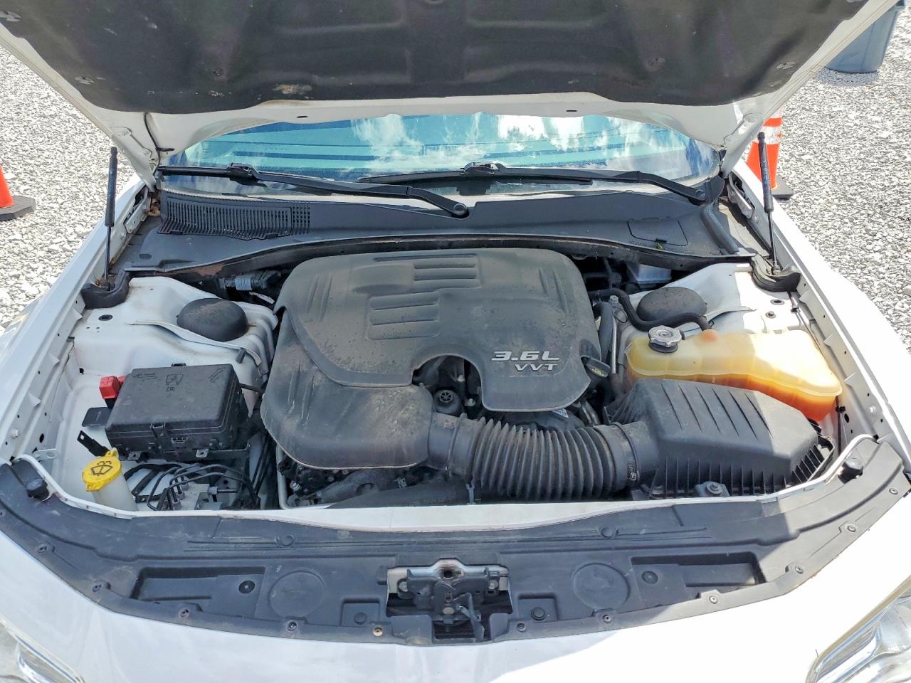 2020 Chrysler 300 VIN 2C3CCARG2LH115939 photo 11