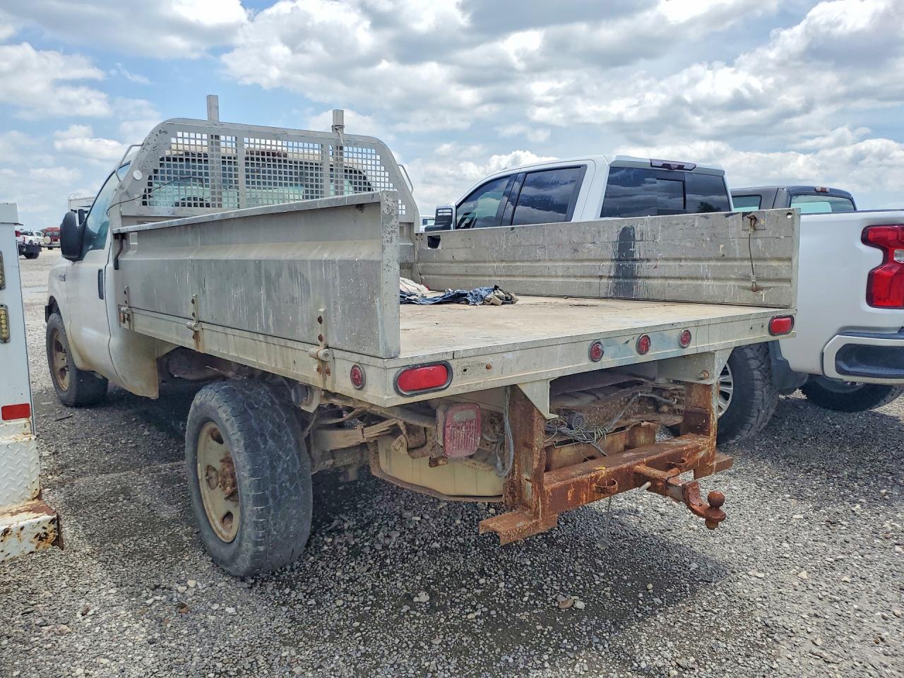2005 Ford F350 VIN 1FDSF34545ED23553 photo 2