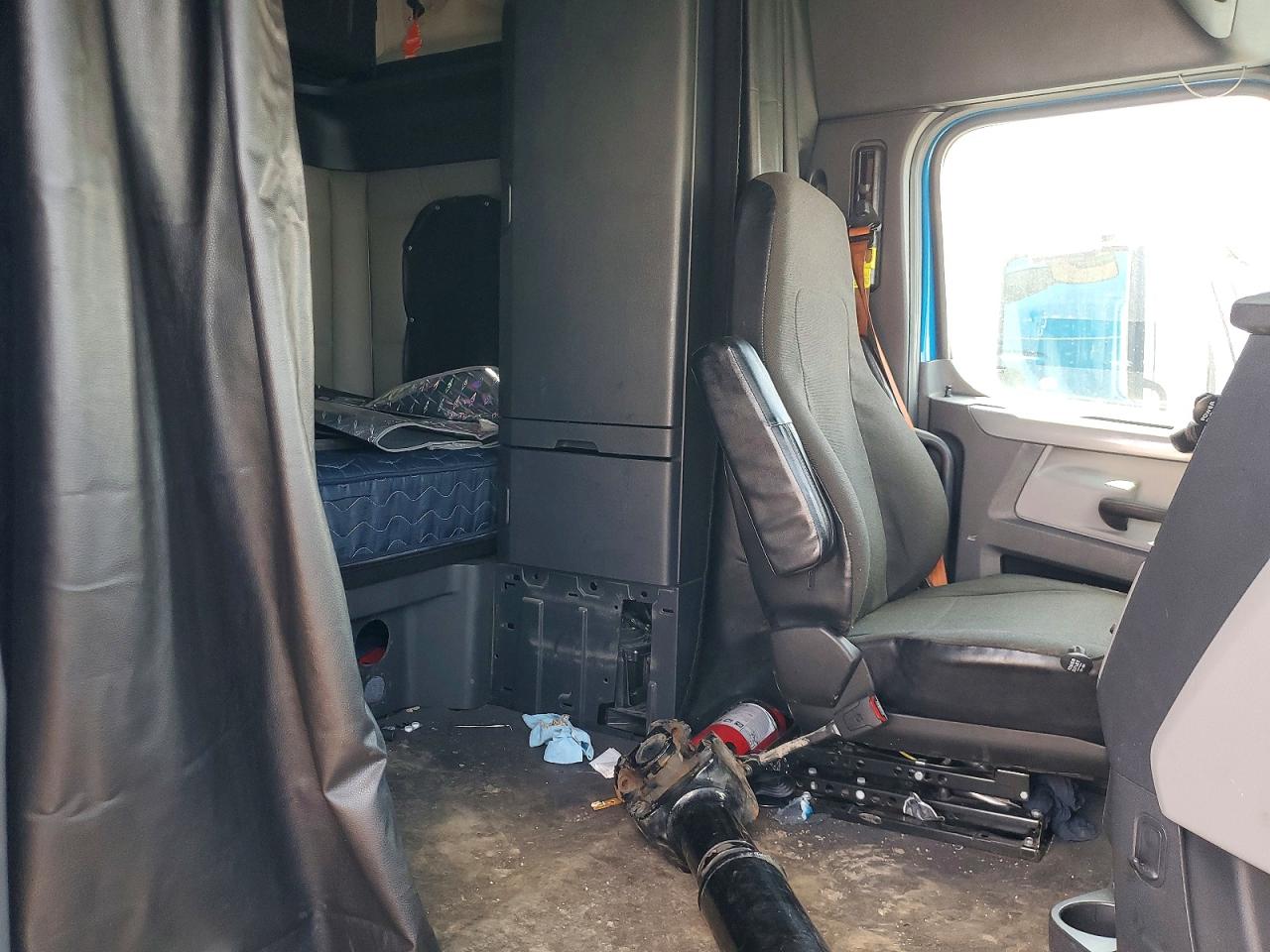 2020 FREIGHTLINER All other VIN 3AKJHHDR5LSLK0595 photo 6