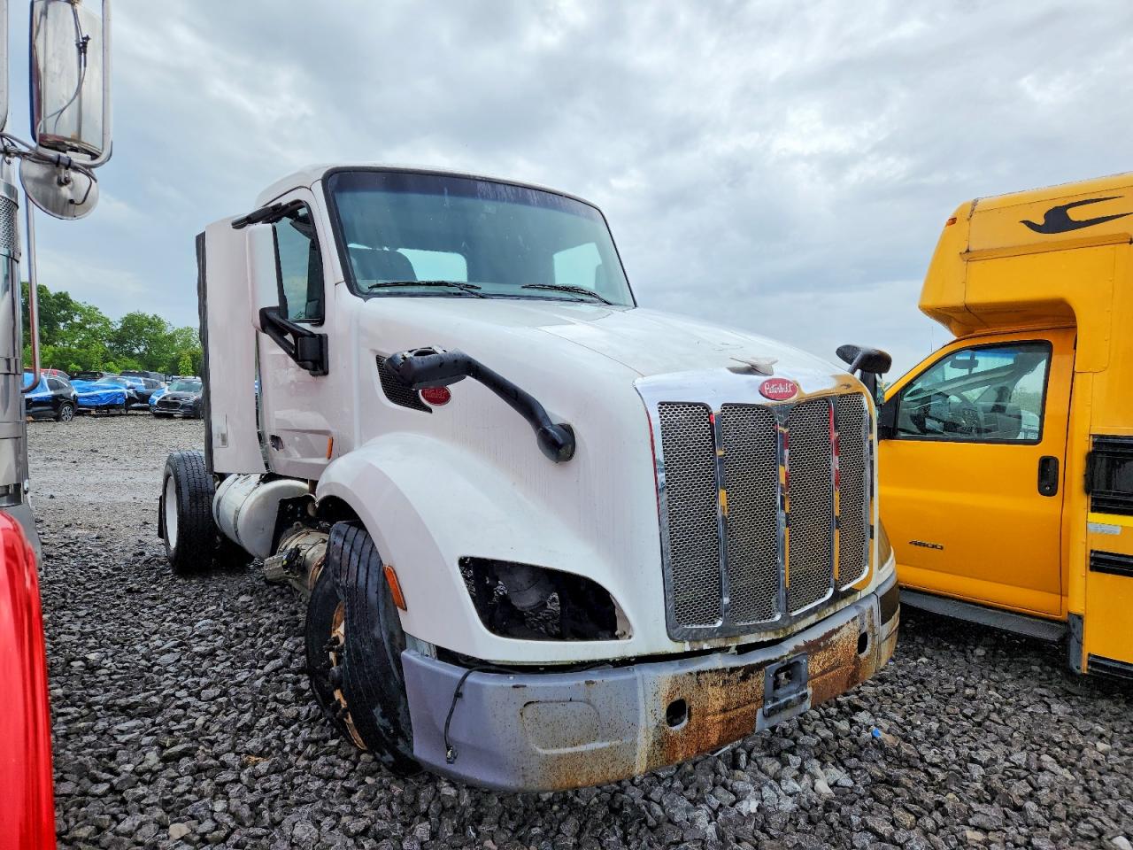 2015 PETERBILT All models VIN 1XPBA48X8FD299395 photo 1