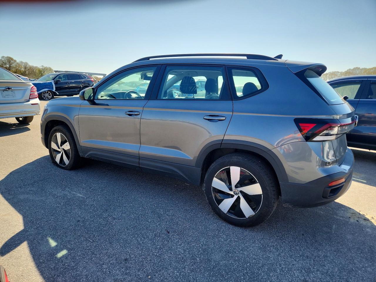 2025 Volkswagen All other VIN 3VV8C7B25SM004340 photo 2