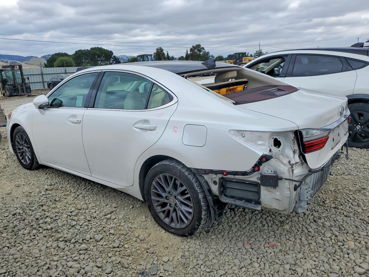 2018 Lexus ES350 VIN 58ABK1GG0JU094987 photo 2