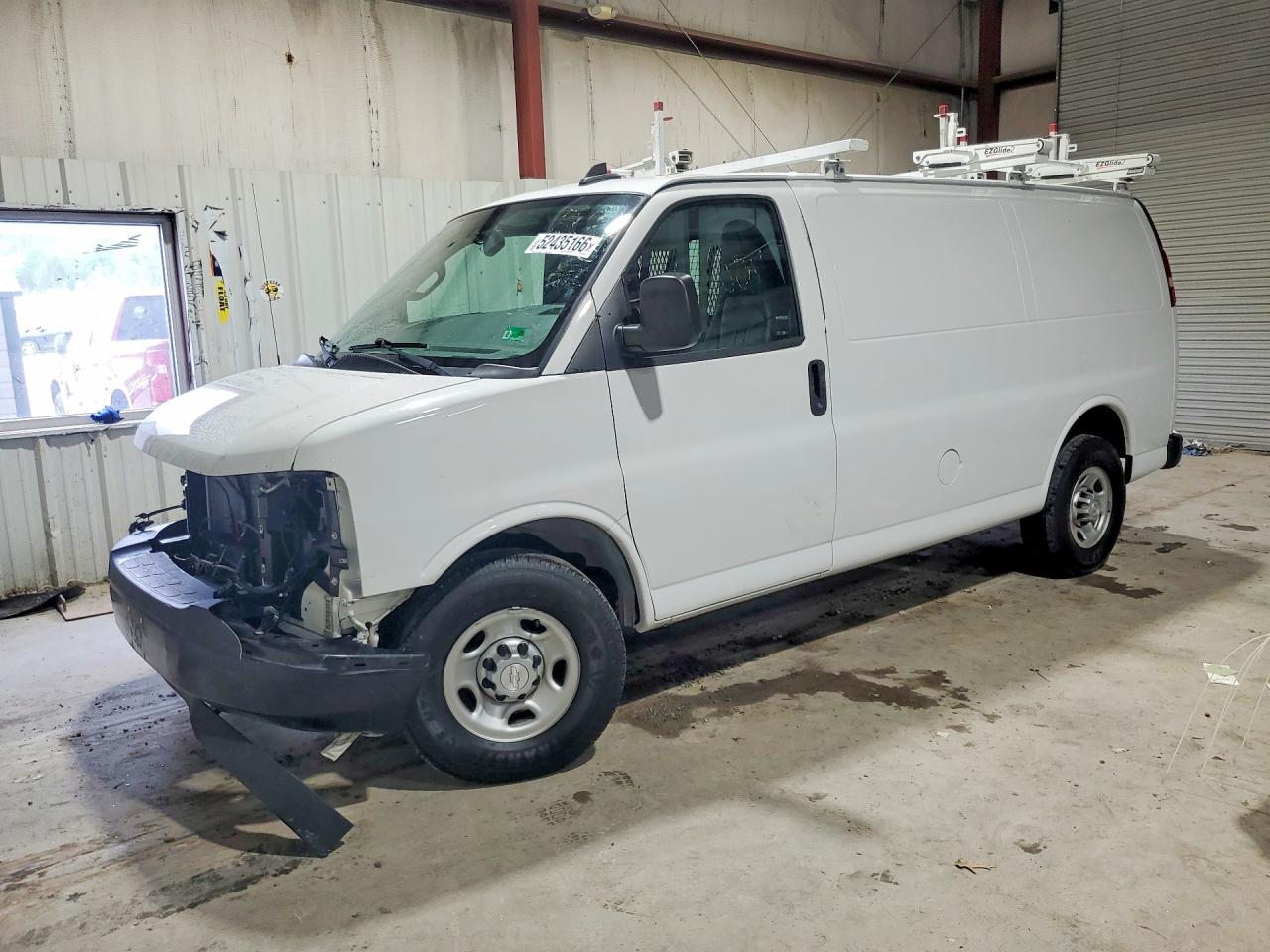 2018 Chevrolet Express VIN 1GCWGAFG1J1179449 photo 1
