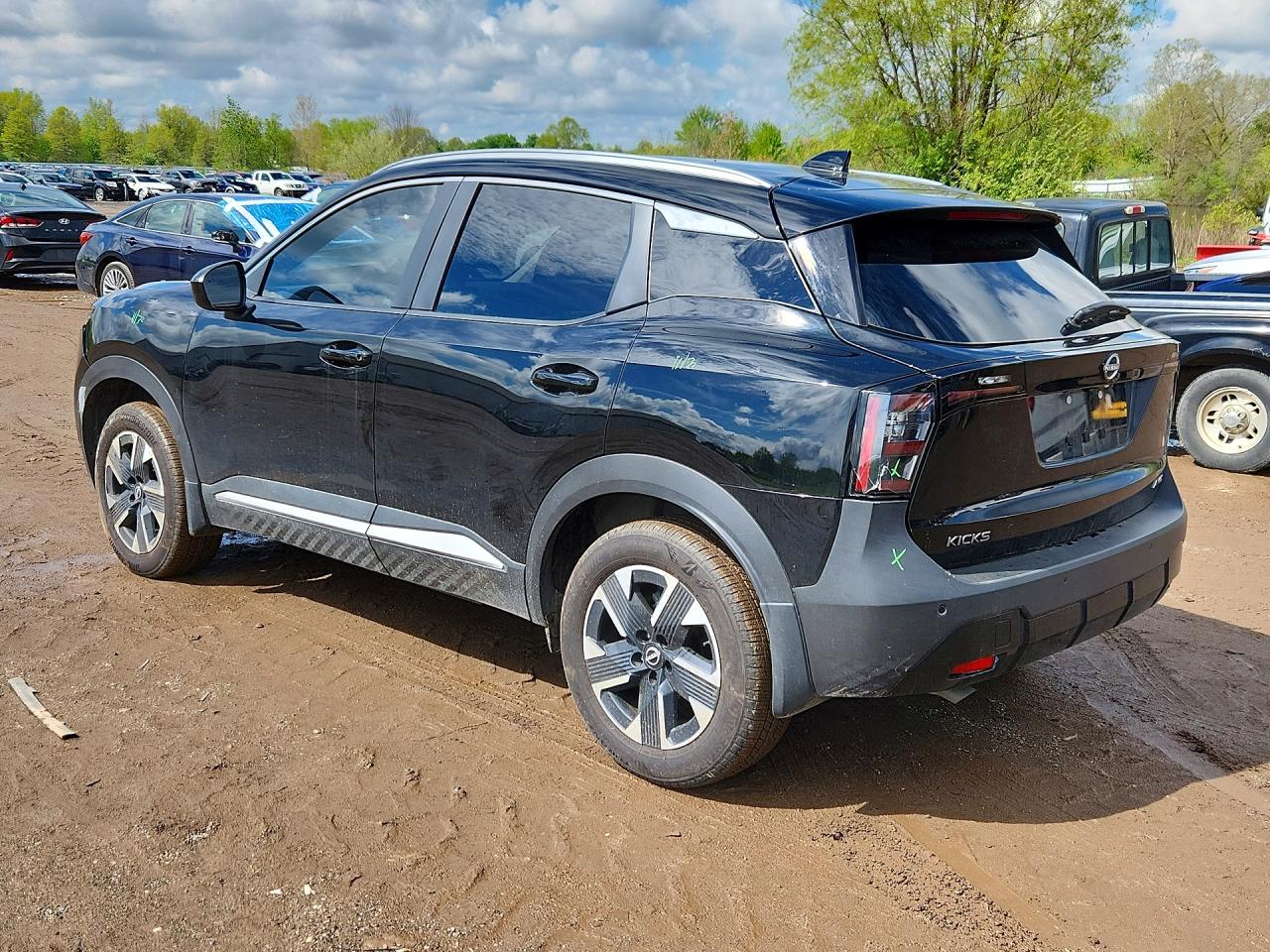 2026 Nissan Kicks VIN 3N8AP6CB2TL322733 photo 2