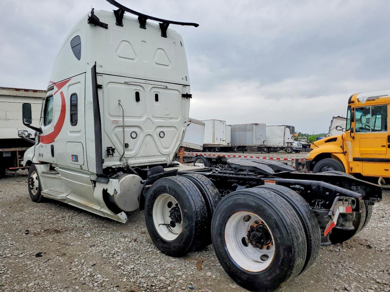 2025 FREIGHTLINER All other VIN 3AKJHHFGXSSVR2036 photo 3