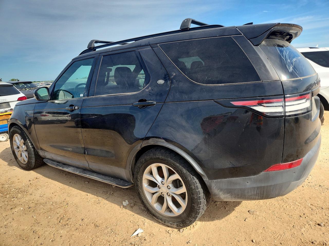 2019 Land Discovery VIN SALRG2RV9K2401530 photo 2