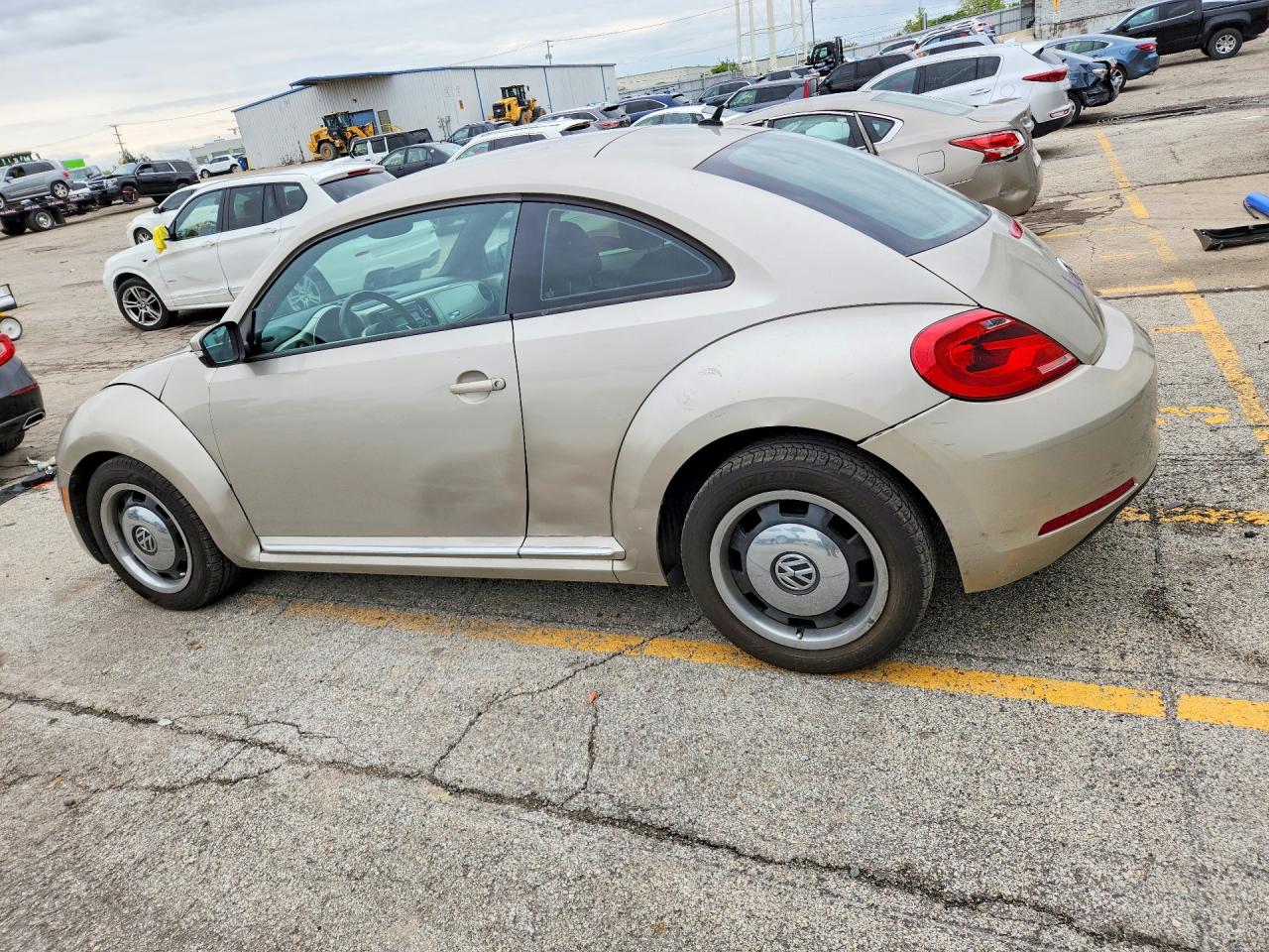 2012 Volkswagen Beetle VIN 3VWJP7ATXCM648770 photo 2