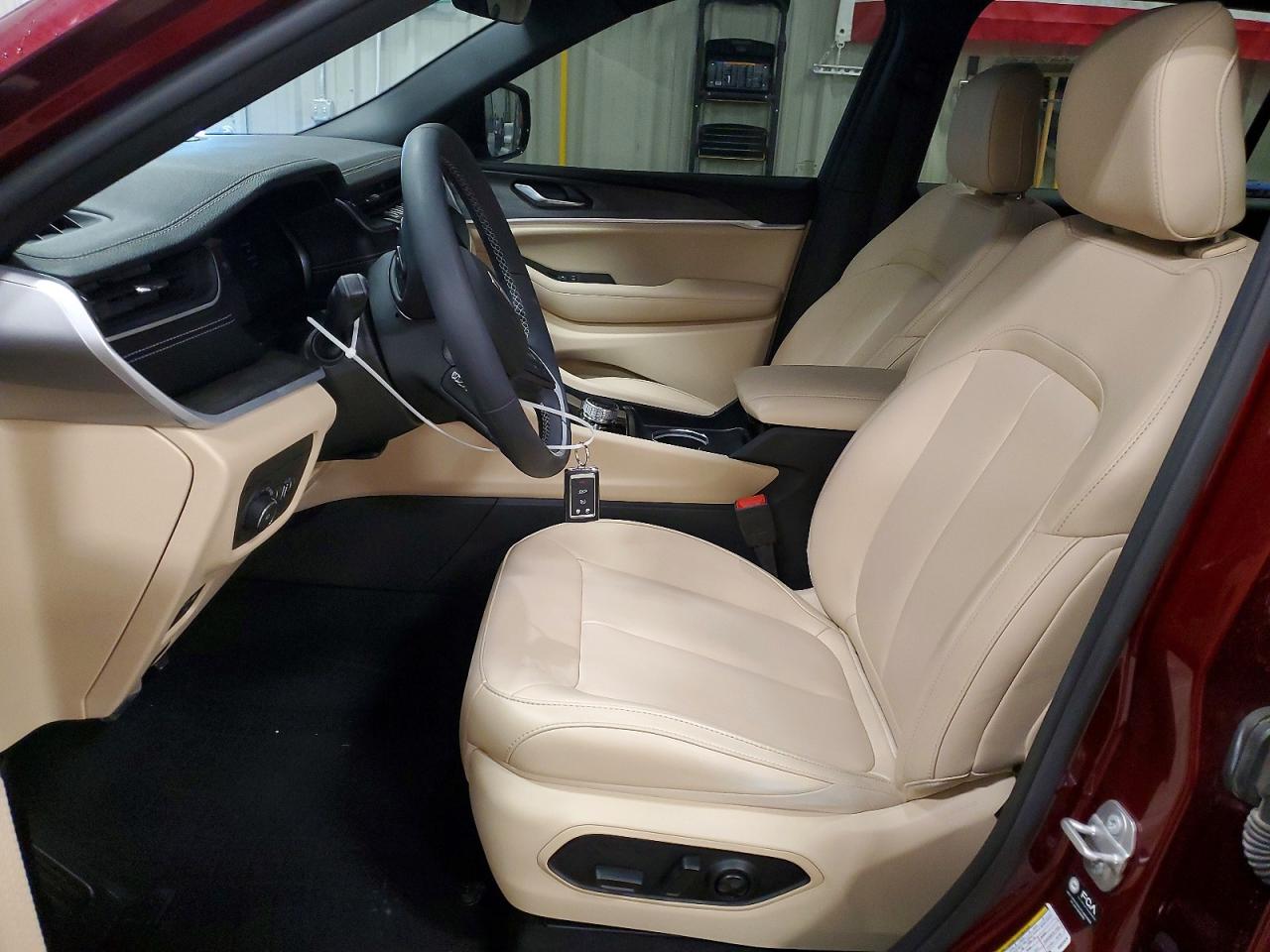 2025 Jeep Cherokee VIN 1C4RJKBGXS8632678 photo 7