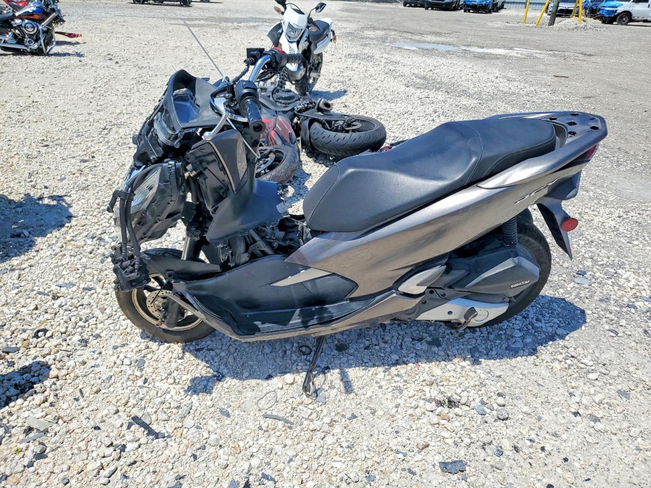 2019 HONDA Pcx VIN RLHKF300XKY001430 photo 3