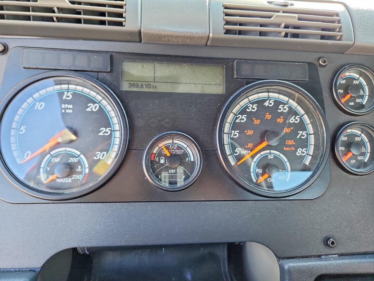2018 FREIGHTLINER All other VIN 3AKBGDDV6JSJW6330 photo 8