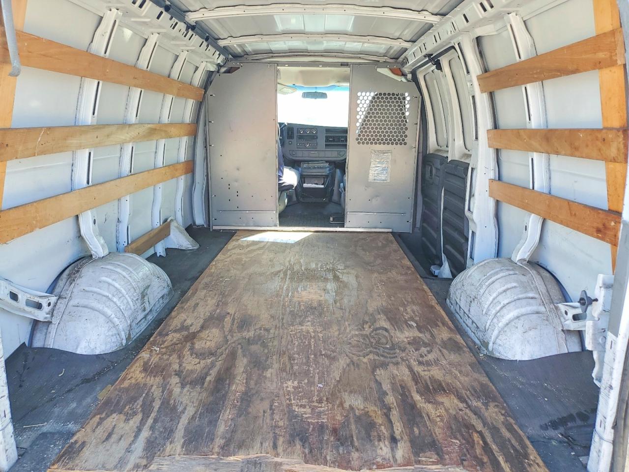 2008 CHEV Express VIN 1GCFG15X281104707 photo 10
