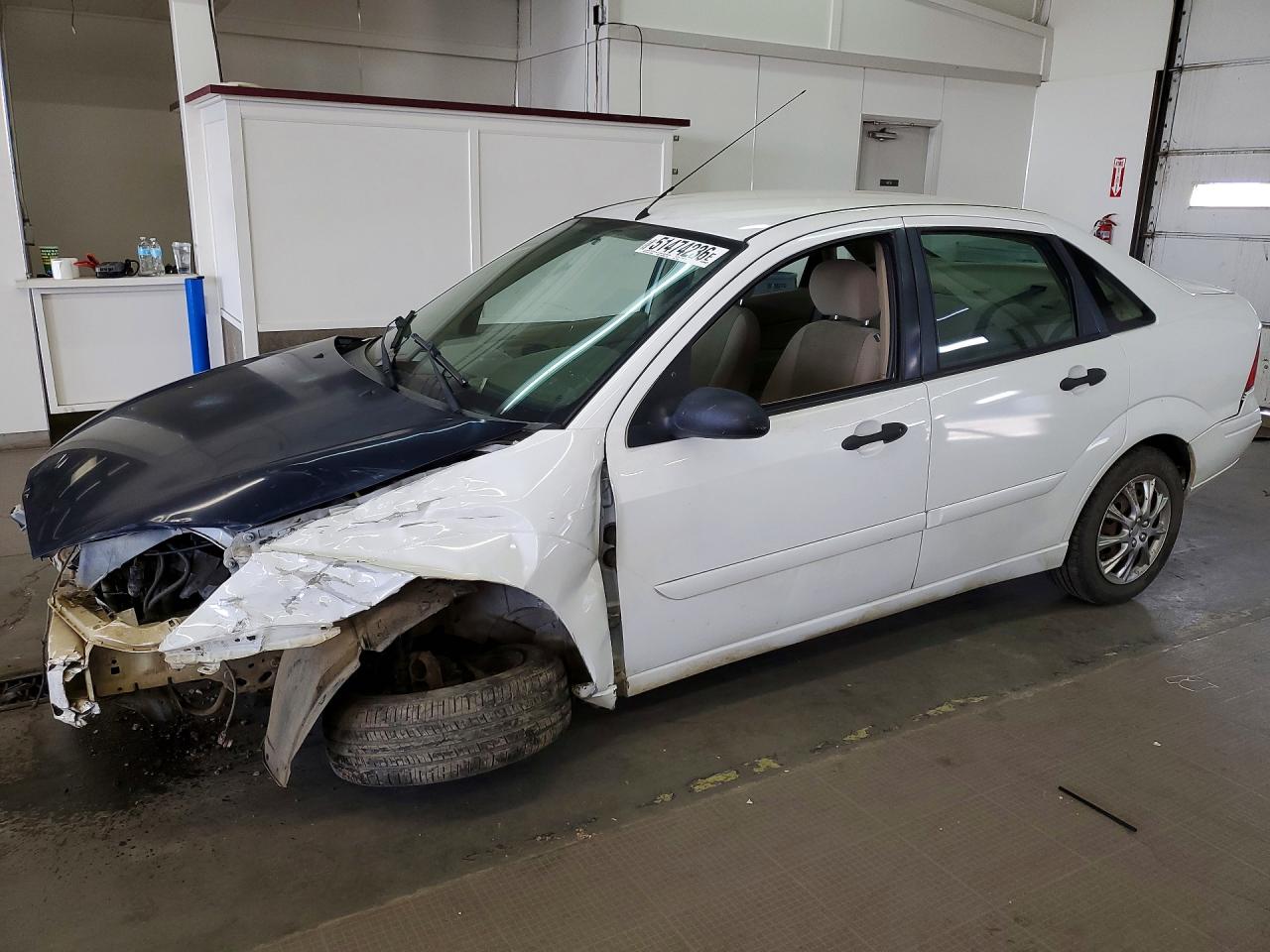 2004 Ford Focus VIN 1FAHP34364W178105 photo 1