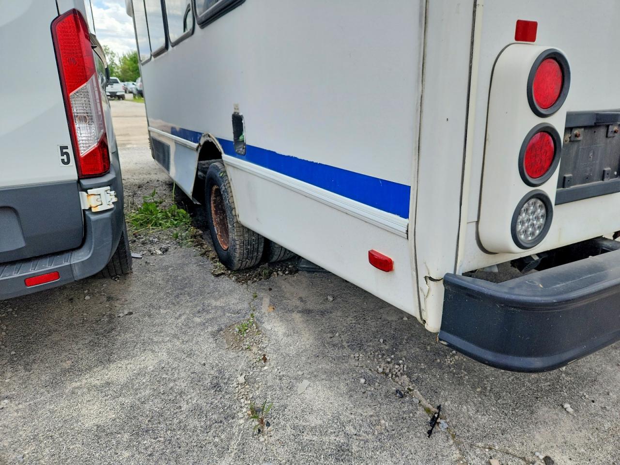 2010 Ford Econoline VIN 1FDFE4FP9ADA40171 photo 9