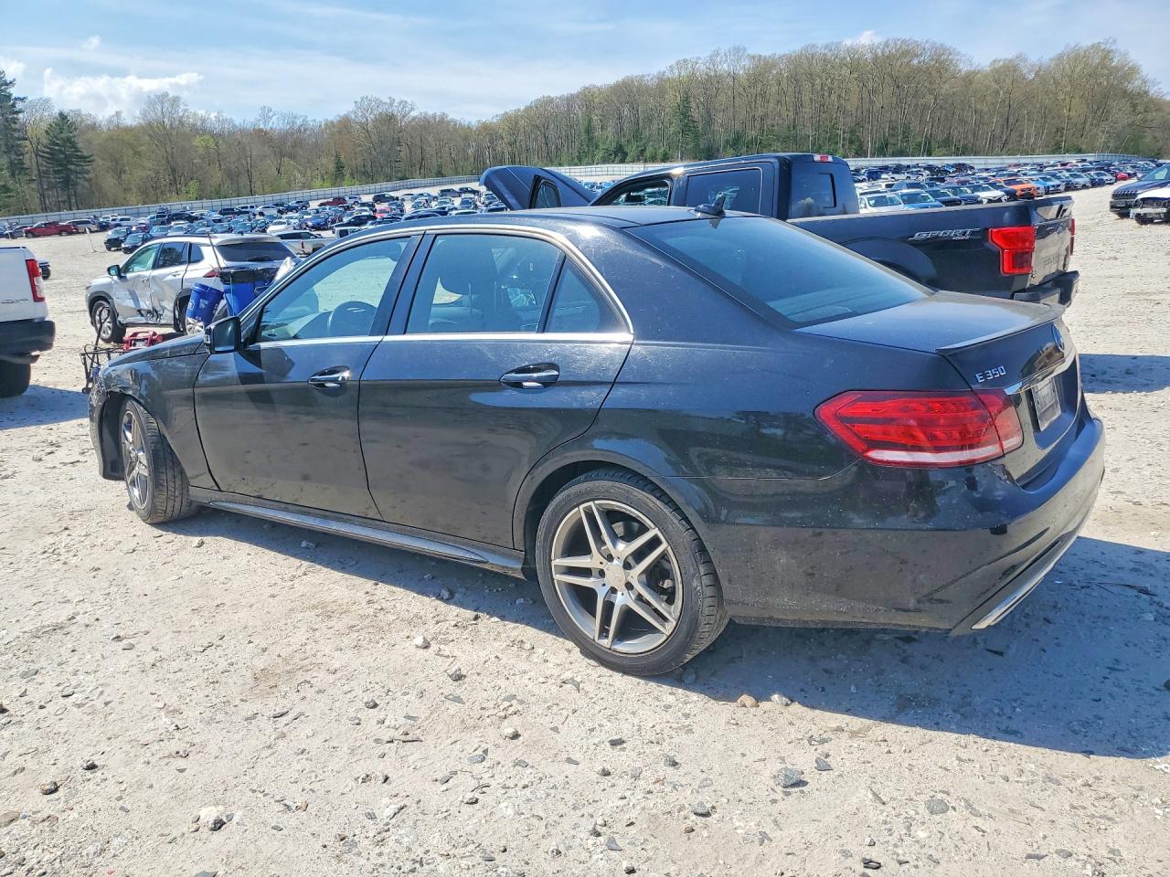 2015 Mercedes-Benz E-class VIN WDDHF8JB5FB154464 photo 2
