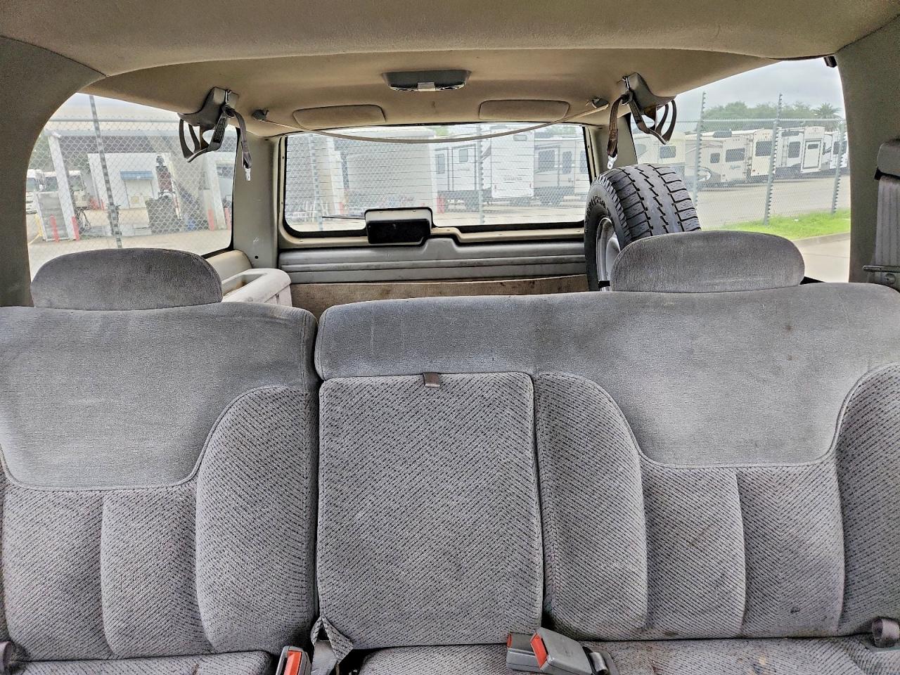 1996 CHEV Suburban VIN 3GNFK16R9TG123741 photo 10