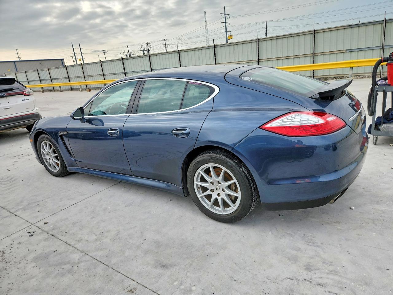 2010 PORSCHE Panamera VIN WP0AB2A72AL063977 photo 2