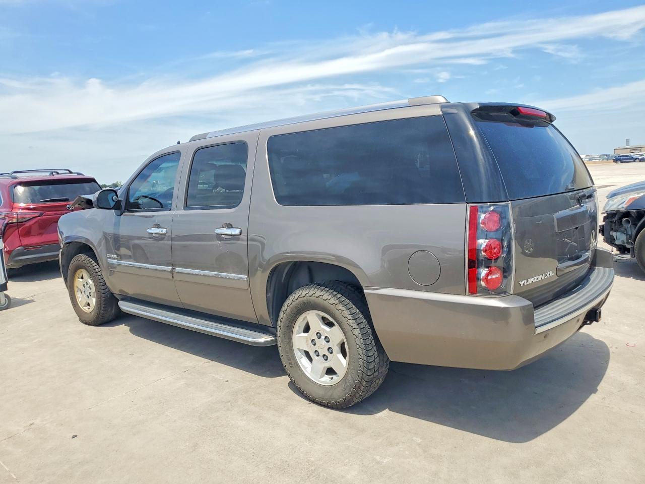 2014 GMC Yukon VIN 1GKS2MEF7ER239480 photo 2