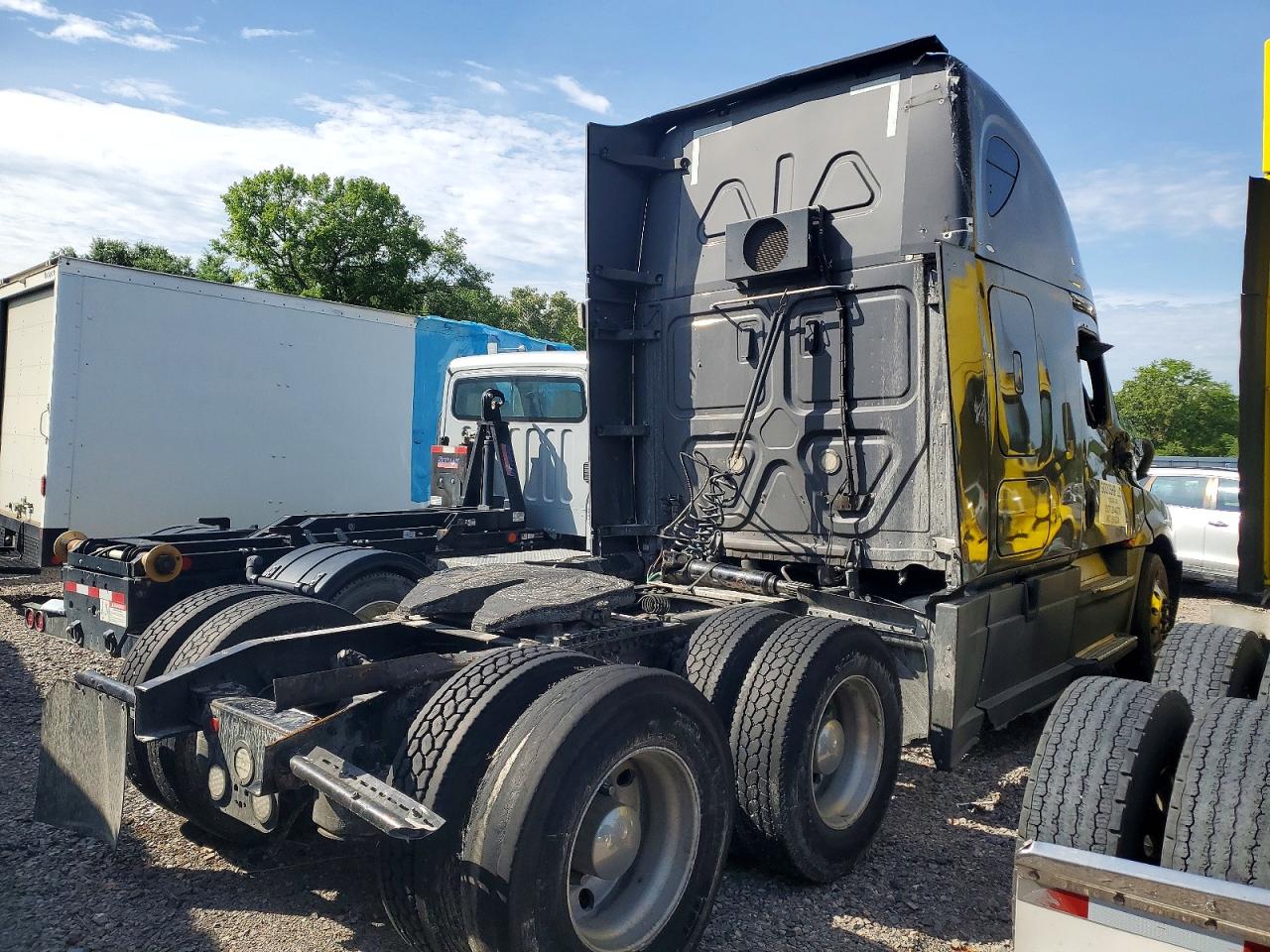 2019 FREIGHTLINER All other VIN 3AKJHHDR1KSKB5465 photo 4