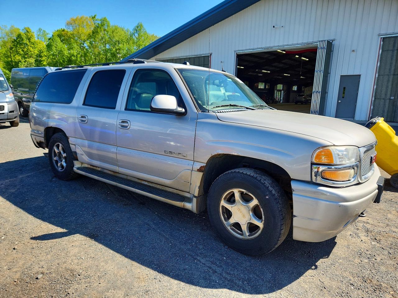 2005 GMC Yukon VIN 1GKFK66U55J266752 photo 4