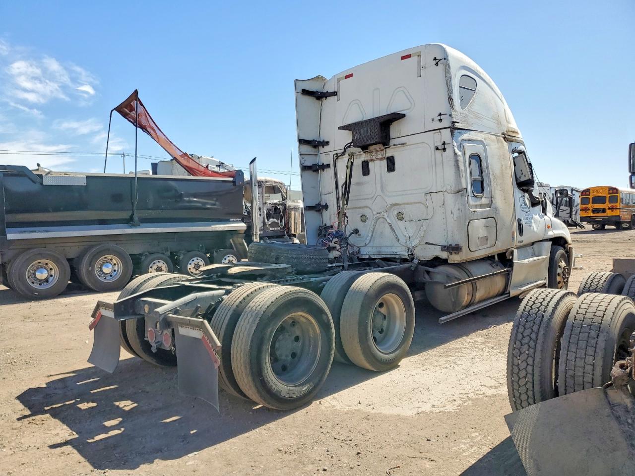 2015 FREIGHTLINER All models VIN 3AKJGLD56FSGM6075 photo 4