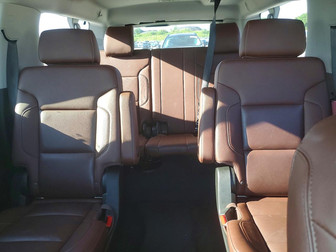 2020 CHEV Suburban VIN 1GNSKJKJ7LR297628 photo 10