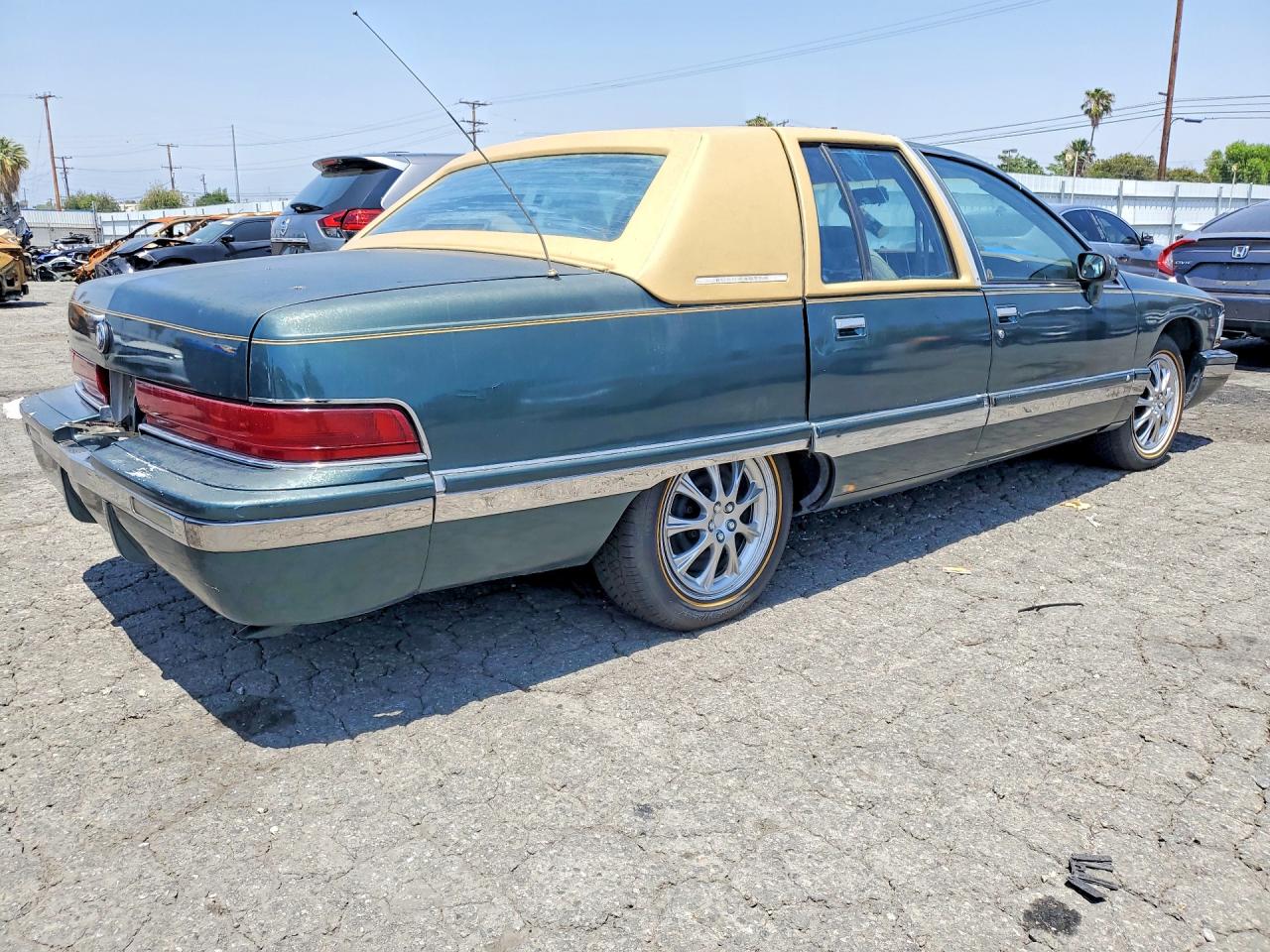 1993 Buick Roadmaster VIN 1G4BN5372PR401924 photo 3
