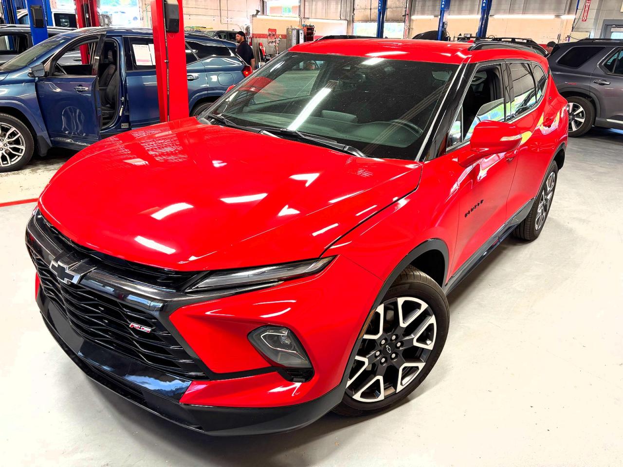 2024 Chevrolet Blazer VIN 3GNKBKRS2RS125968 photo 2