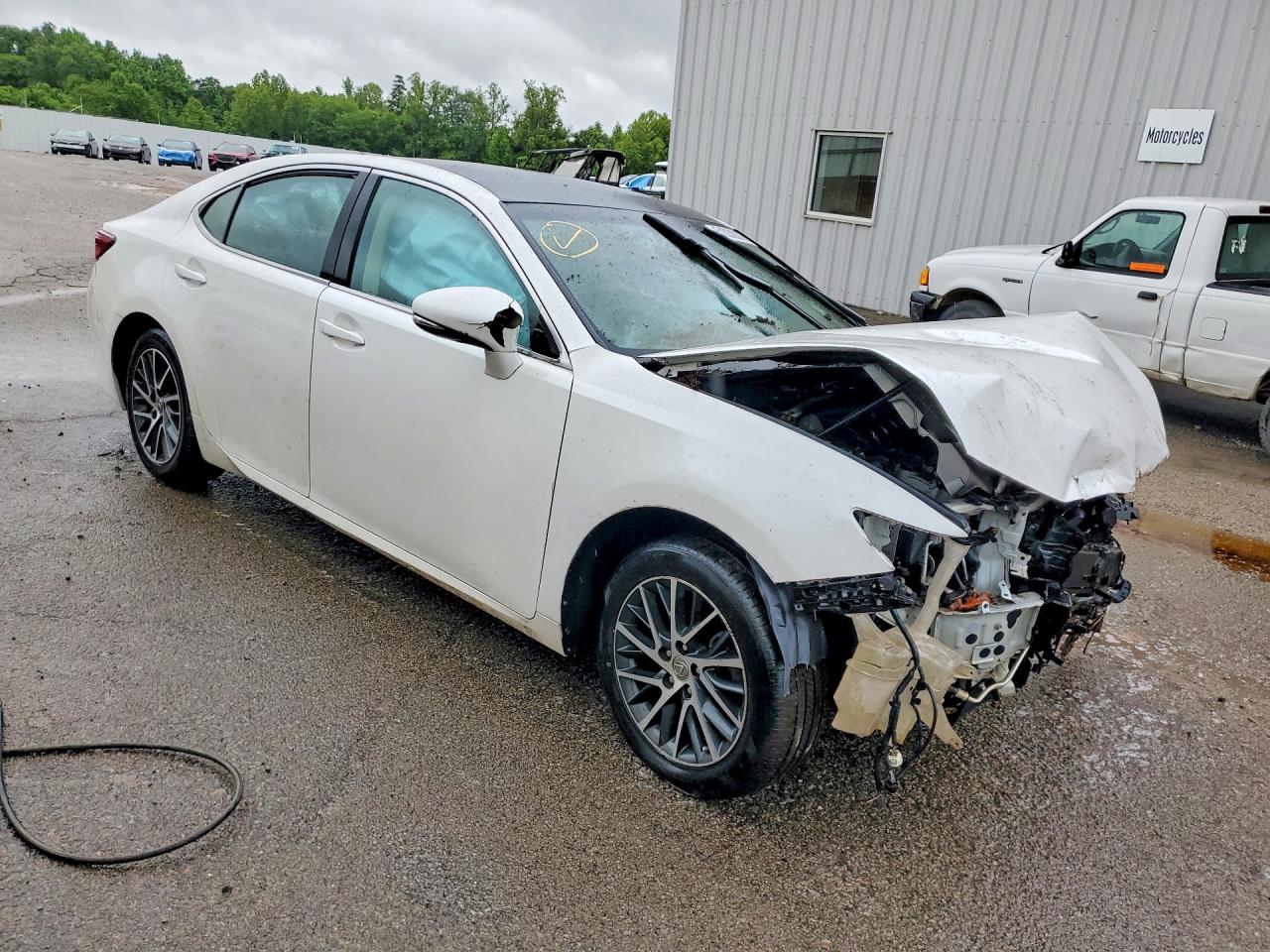 2016 Lexus ES350 VIN 58ABK1GG5GU032610 photo 4