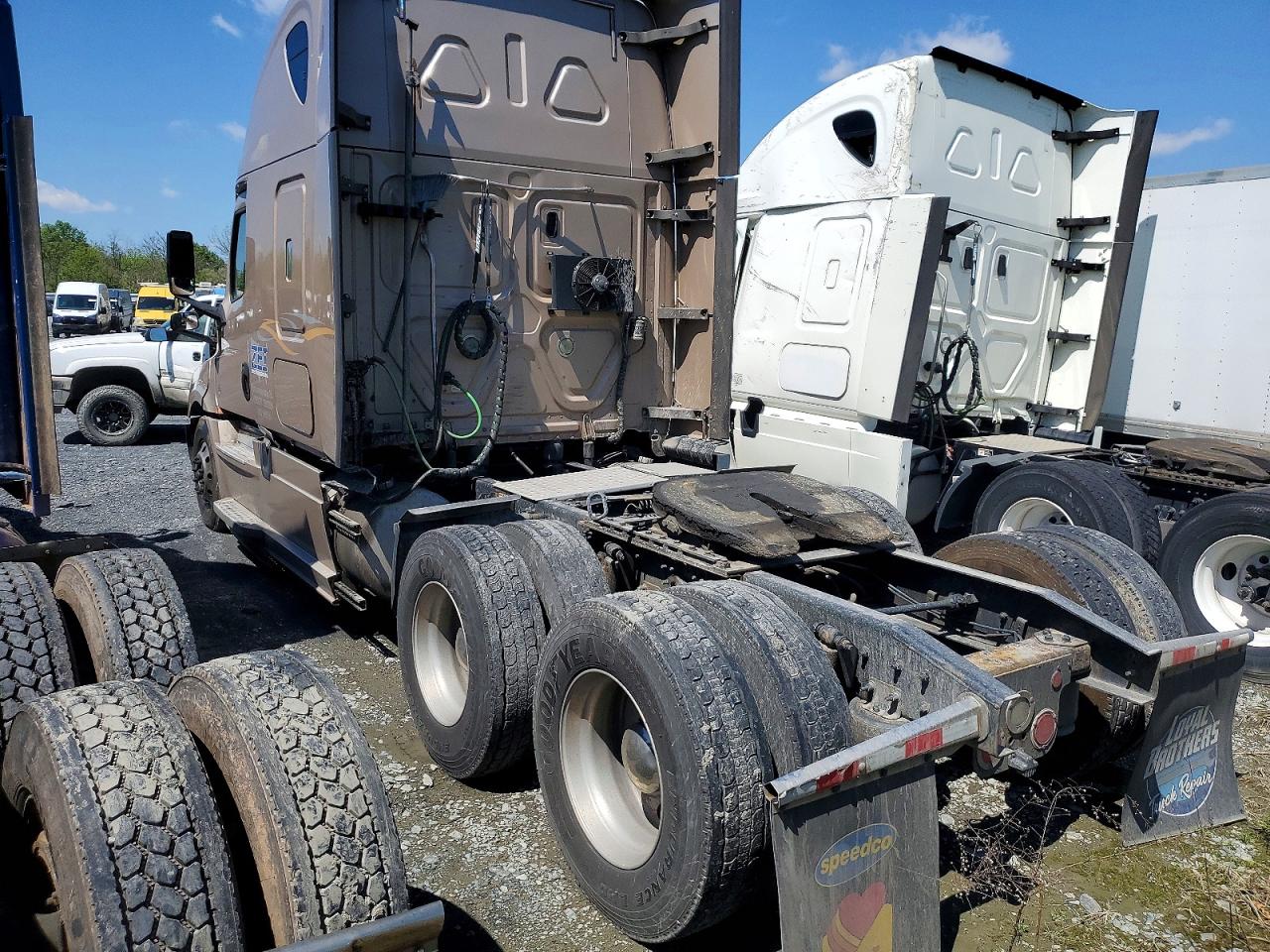 2019 FREIGLINER All other VIN 3AKJHHDR8KSGC6008 photo 3