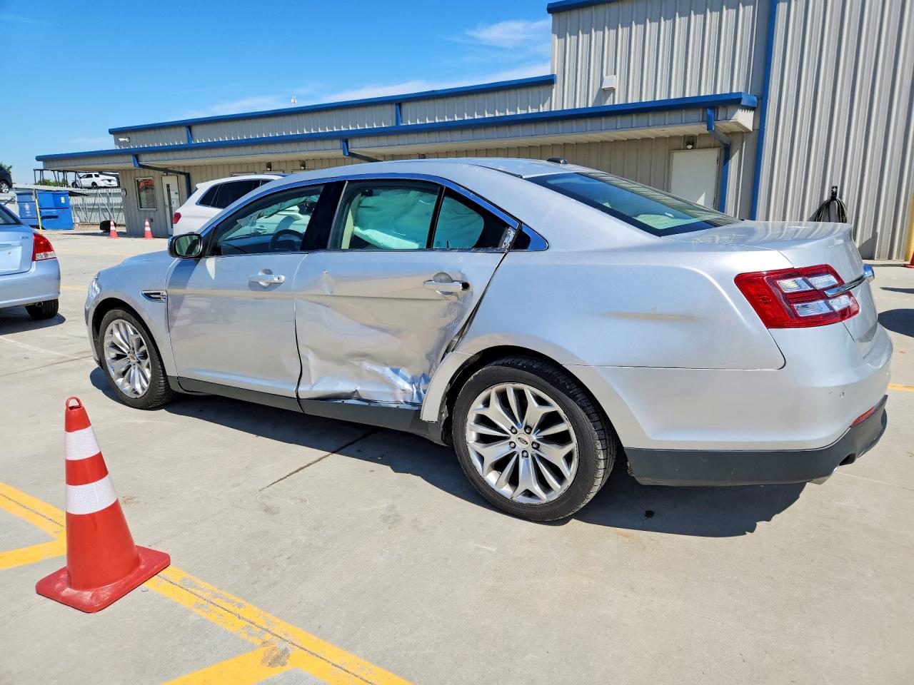 2019 FORD Taurus VIN 1FAHP2F86KG118108 photo 2