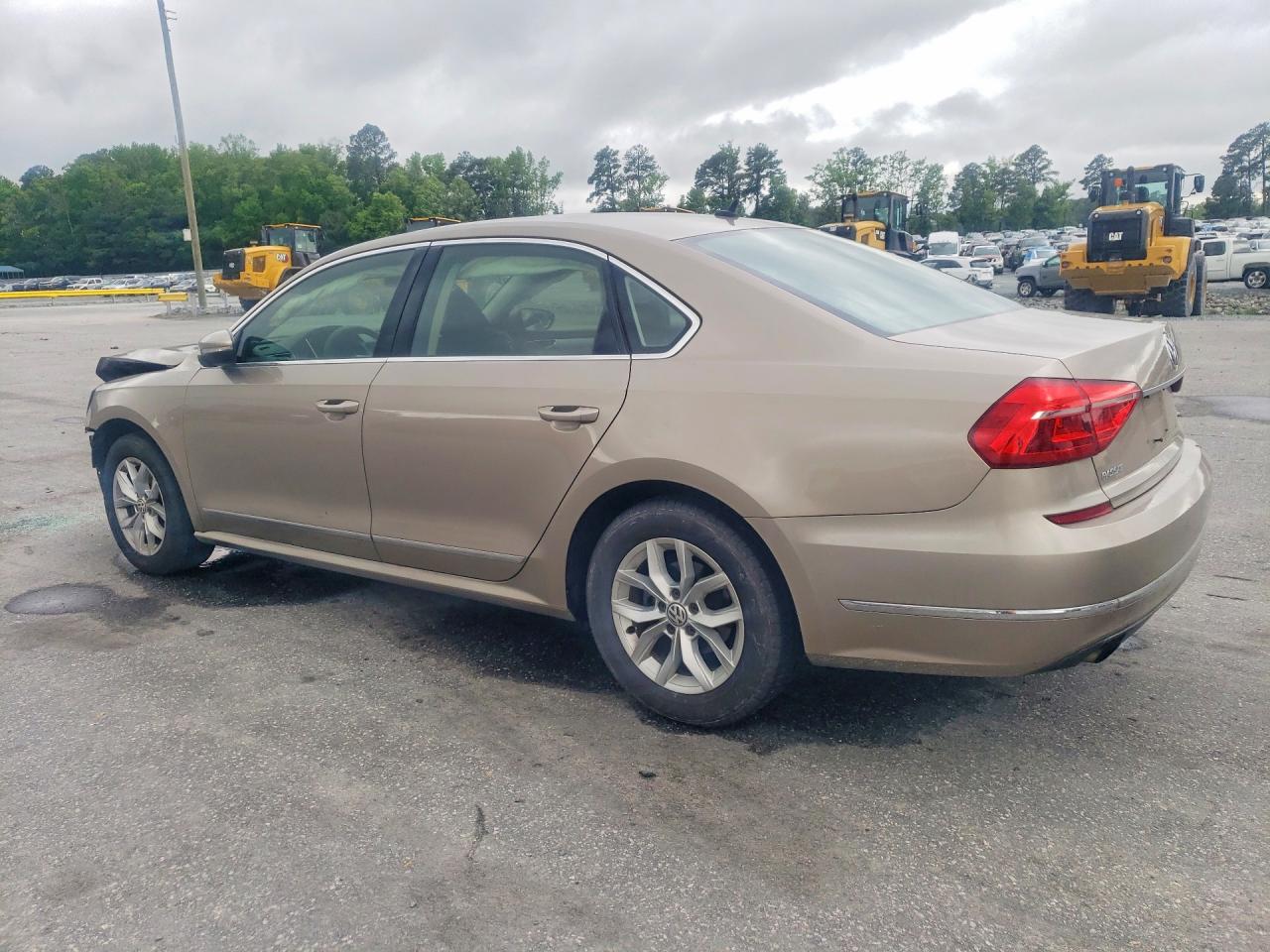 2016 Volkswagen Passat VIN 1VWAT7A38GC036196 photo 2