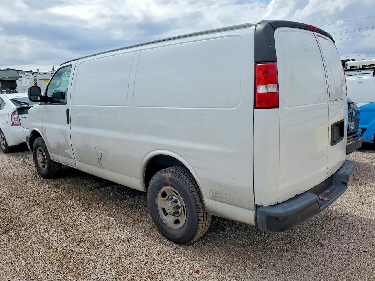 2021 CHEV Express VIN 1GCWGAFP7M1258404 photo 2