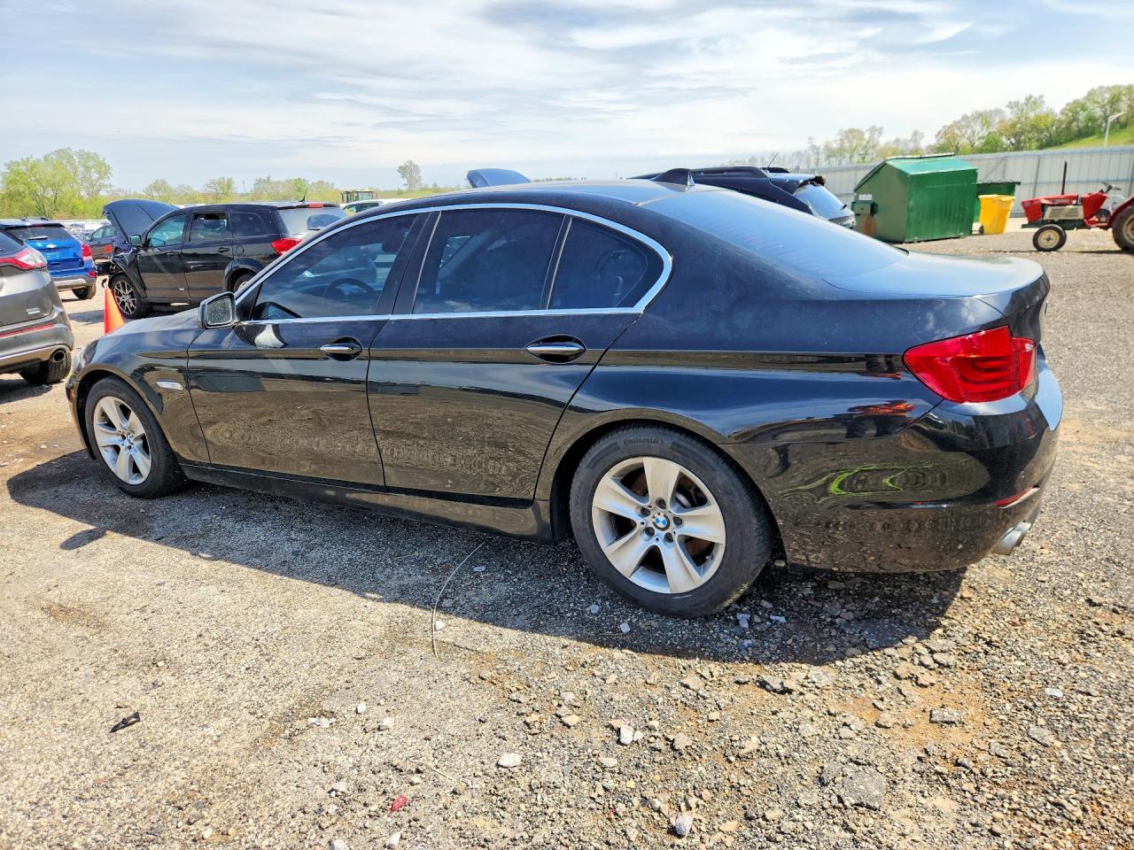 2011 BMW 5 series VIN WBAFR1C53BC740377 photo 2