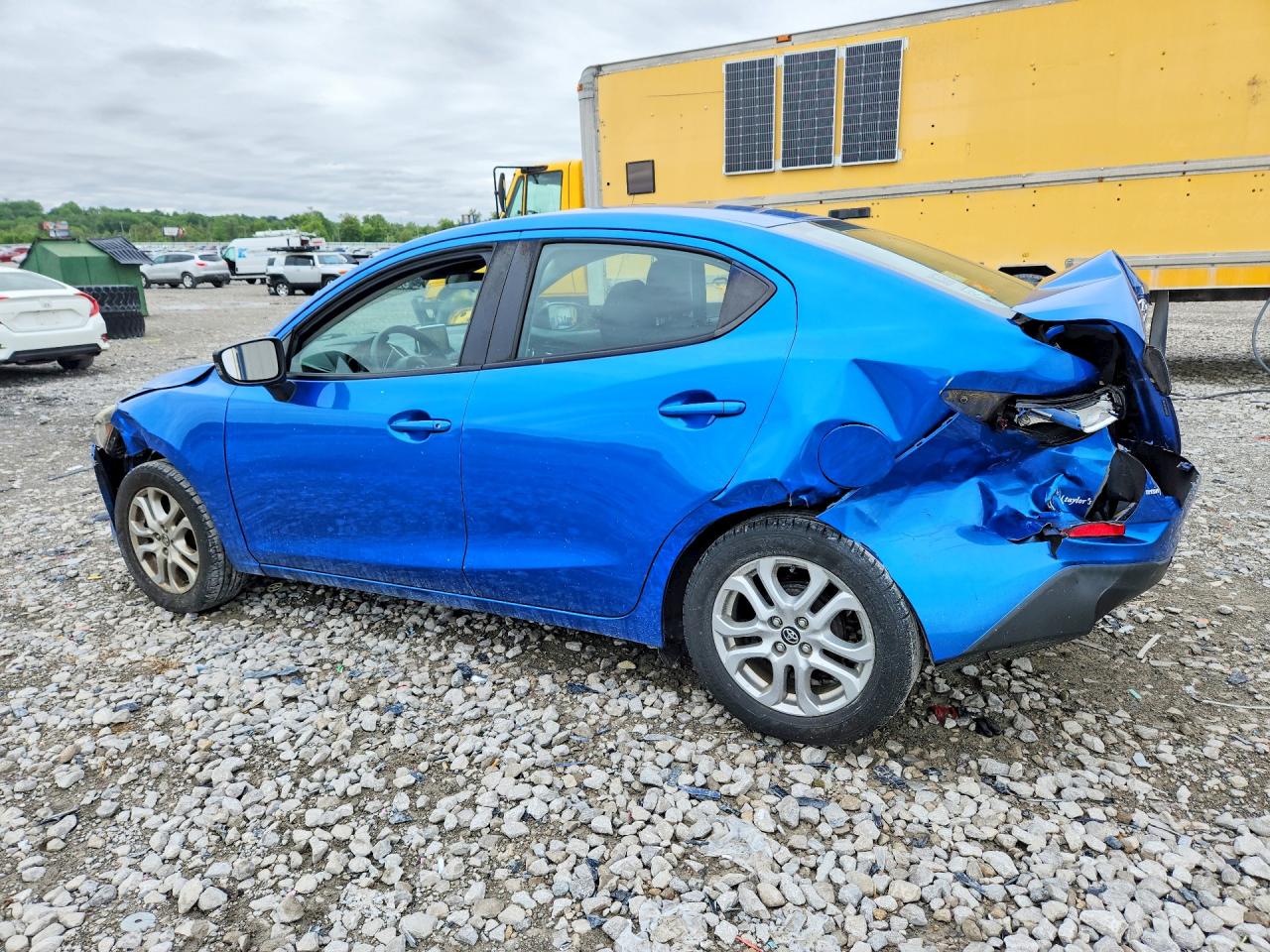 2017 Toyota Yaris VIN 3MYDLBYV9HY185821 photo 2