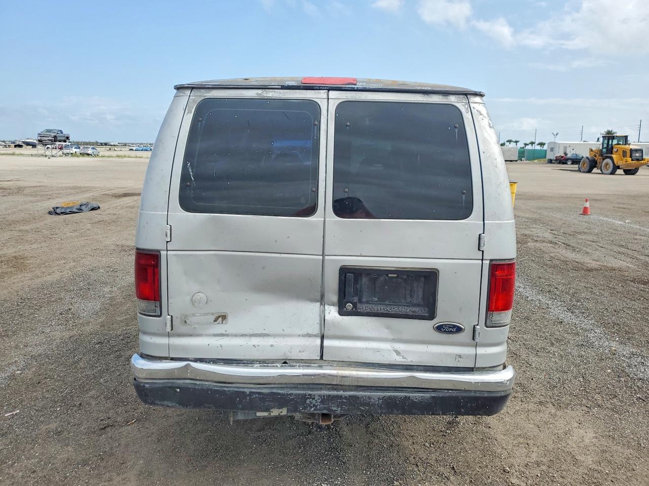 2002 Ford Econoline VIN 1FBSS31L62HA65019 photo 6