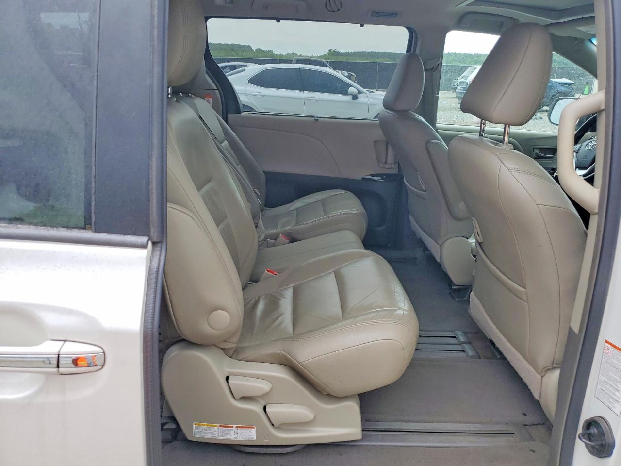 2016 Toyota Sienna VIN 5TDYK3DC9GS731715 photo 11