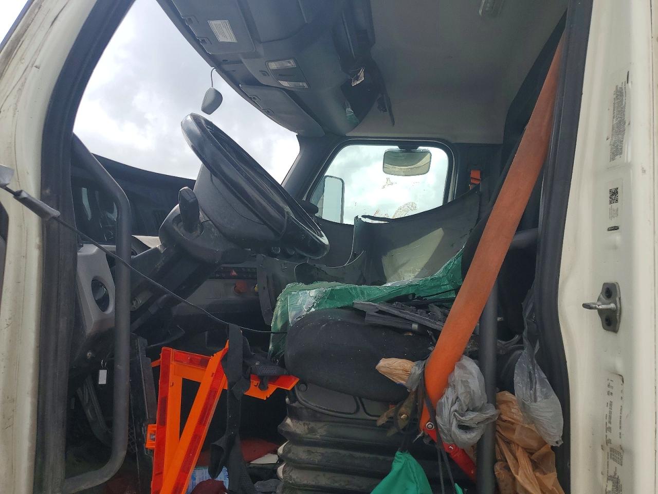 2019 FREIGHTLINER All models VIN 3AKJHLDV1KSKA4983 photo 5