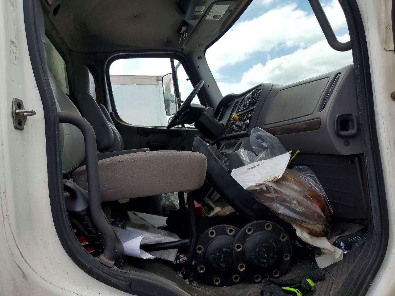 2017 FREIGHTLINER All other VIN 3ALHCYCY7HDJH0174 photo 5