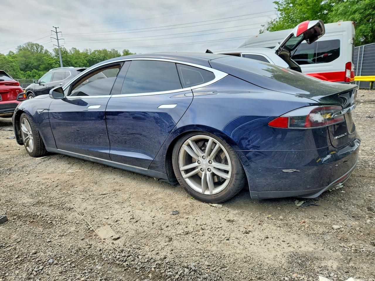2015 Tesla Model s VIN 5YJSA1H22FFP74892 photo 2