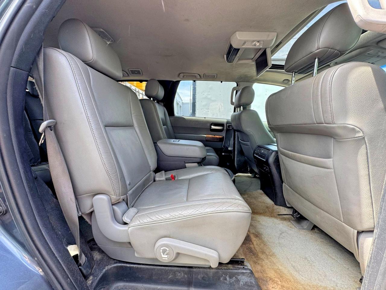 2010 TOYOTA Sequoia VIN 5TDDY5G18AS033686 photo 6