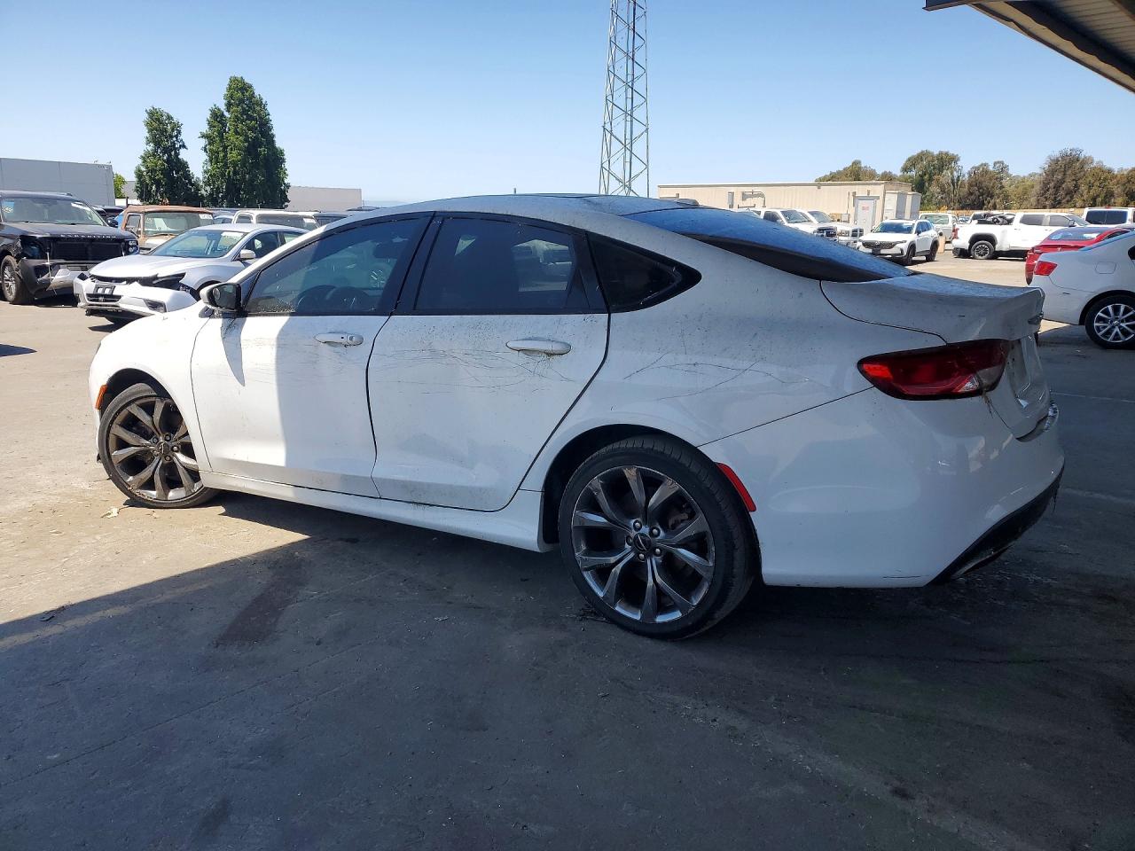 2015 Chrysler 200 VIN 1C3CCCBB9FN715282 photo 2