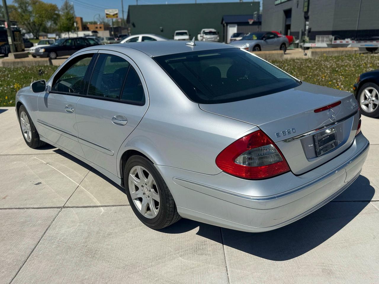 2008 Mercedes-Benz E-class VIN WDBUF22X08B194985 photo 3