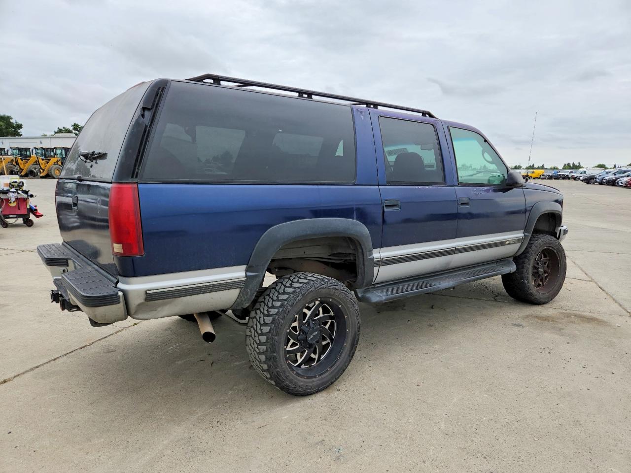 1996 CHEV Suburban VIN 3GNFK16R9TG123741 photo 3